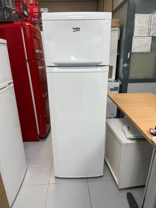 Nevera Beko blanca 1,60m x 54cm