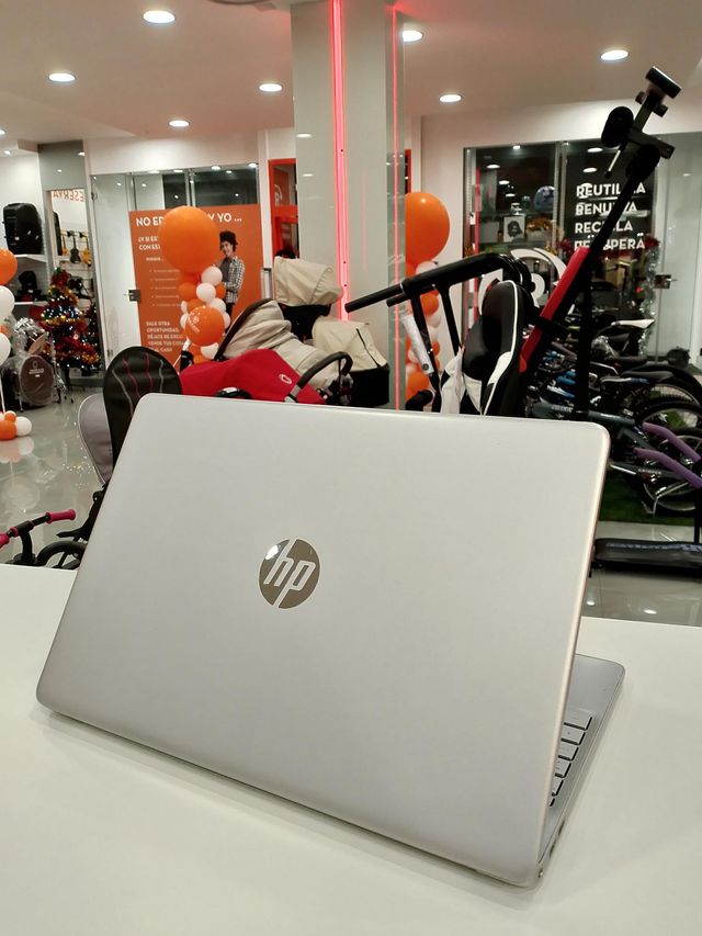 Portatile HP 15EQ1040NS AMD 3020E RAM 4GB SSD 125GB + CARICABATTERIE