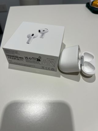 Estuche AirPods 4 con cancelación de ruido