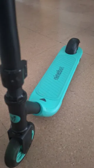 Patinete eléctrico infantil Ninebot con luces Led