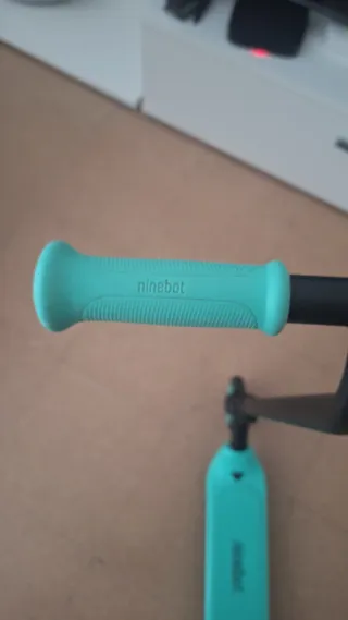 Patinete eléctrico infantil Ninebot con luces Led