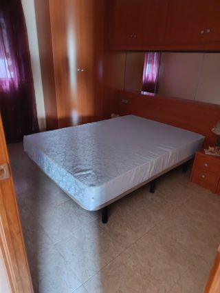 Se vende Colchón y base tapizada 50€