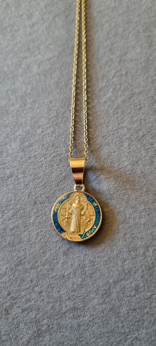 Medalla San Benito Dorada con Esmalte Azul