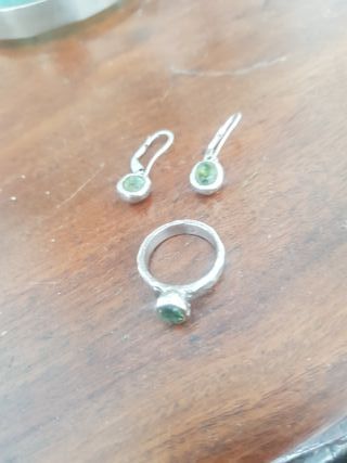 Conjunto Anillo y Pendientes de plata y piedra ver