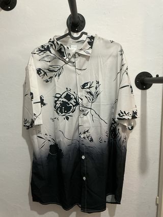 Camisa Estampada Flores Blanco y Negro Talla L