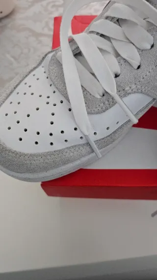 Zapatillas Nike Blancas y Rojas