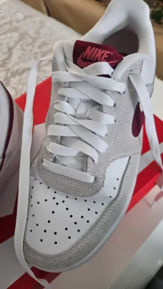 Zapatillas Nike Blancas y Rojas