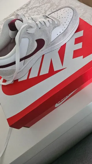 Zapatillas Nike Blancas y Rojas