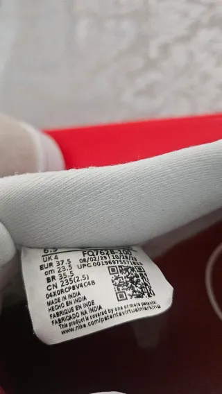 Zapatillas Nike Blancas y Rojas