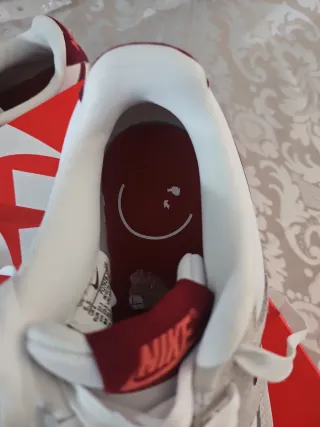 Zapatillas Nike Blancas y Rojas