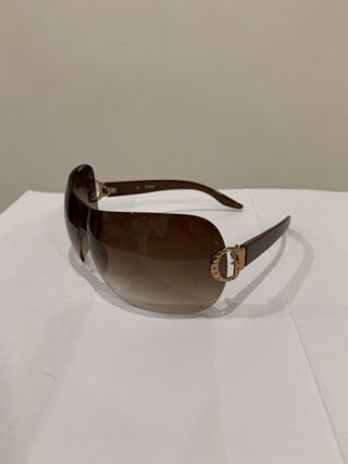 Gafas de sol Guess marrones y doradas