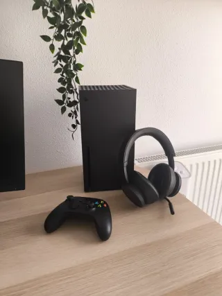 Xbox Series X + Mando + Cascos Inalámbricos