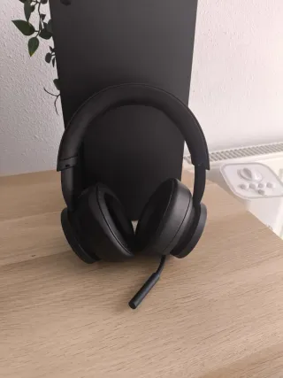 Xbox Series X + Mando + Cascos Inalámbricos