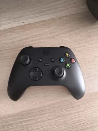 Xbox Series X + Mando + Cascos Inalámbricos