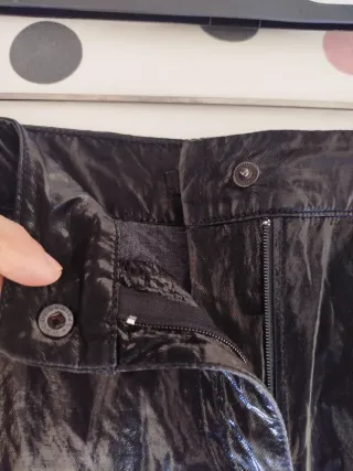 Minifalda negra brillante