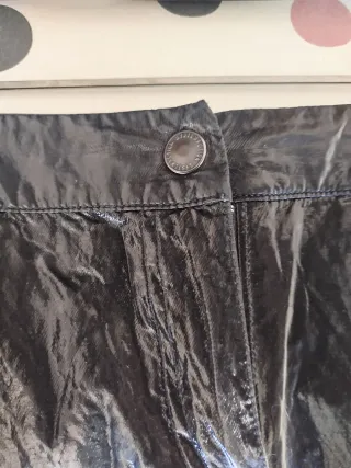 Minifalda negra brillante