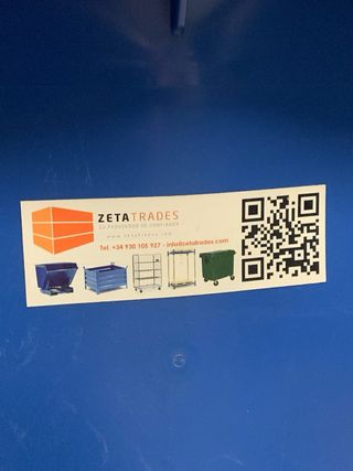 Cubo de 24L con 2 ruedas semi nuevo