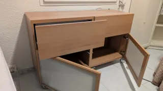 Mueble TV Ikea madera y cristal