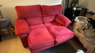 Sofá 2 plazas granate extensible.