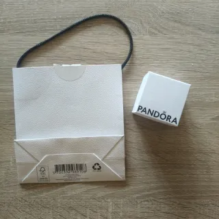 Bolsa y cajita Pandora rosa