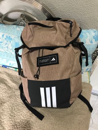 Mochila Adidas Marrón y Negra