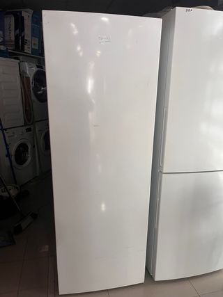 Congelador vertical blanco