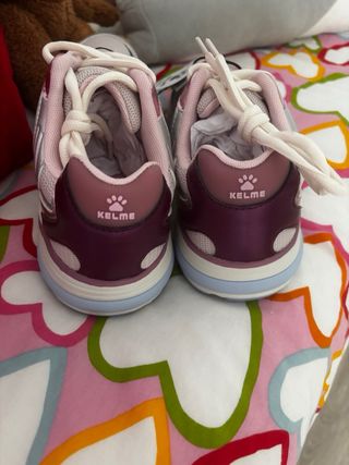 Zapatillas Kelme rosas y plateadas T36