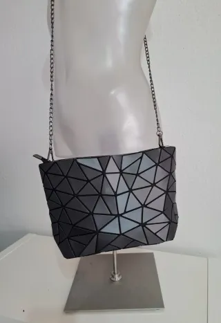 Bolso geométrico negro y gris