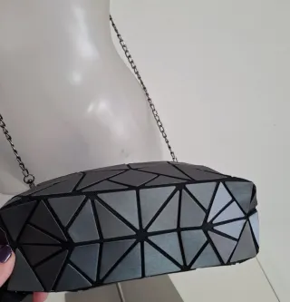 Bolso geométrico negro y gris