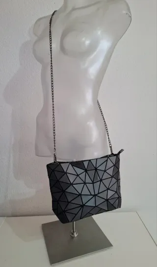 Bolso geométrico negro y gris