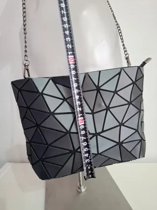Bolso geométrico negro y gris