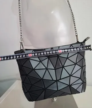 Bolso geométrico negro y gris