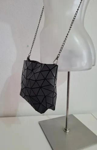 Bolso geométrico negro y gris
