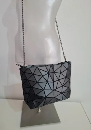 Bolso geométrico negro y gris