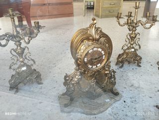Conjunto Reloj y Candelabros Dorado