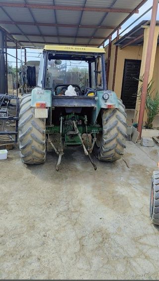 Tractor John Deere con pala