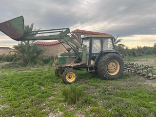 Tractor John Deere con pala