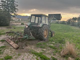 Tractor John Deere con pala