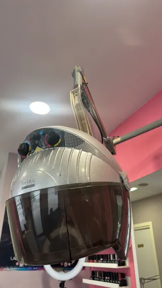 Se vende material de peluqueria por jubilación.