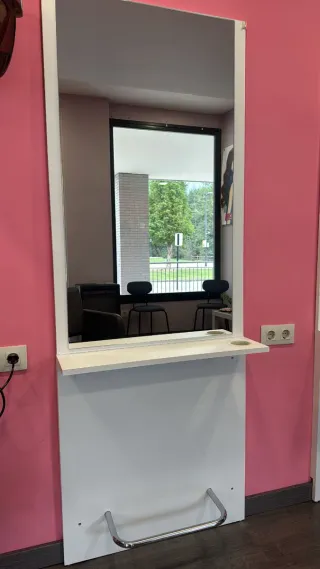 Se vende material de peluqueria por jubilación.