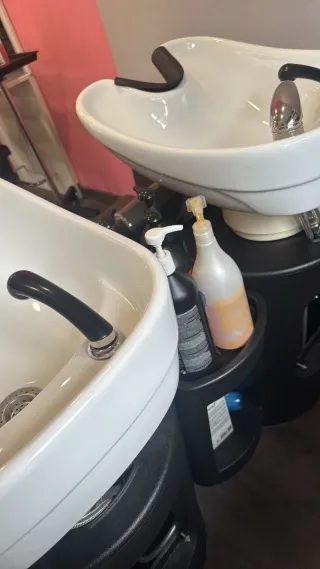 Se vende material de peluqueria por jubilación.