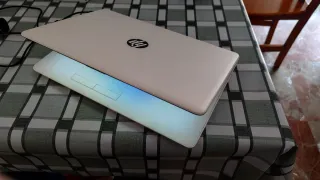 Portátil HP Celeron 4GB RAM 224GB Almacenamiento