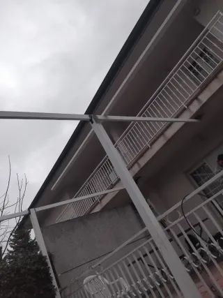 Fabricación  Pérgola con techo panel sándwich