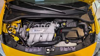 Renault Clio Sport F1 Team R27