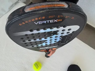 Pala Bullpadel Vertex 04 2025, solo 2 partidos.