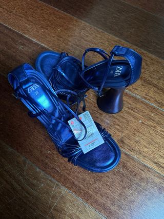 Sandalias tacón Zara azul eléctrico talla 39