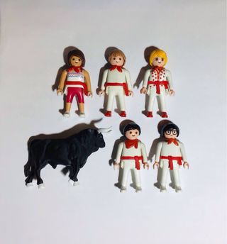 Playmobil Toro y 5 Figuras pamplonicas