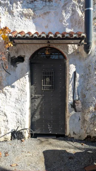 Puerta de hierro forjado