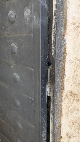 Puerta de hierro forjado