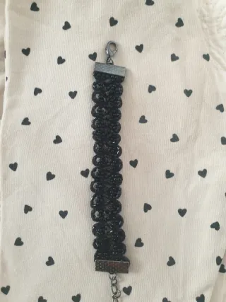 Pulsera negra de cuentas